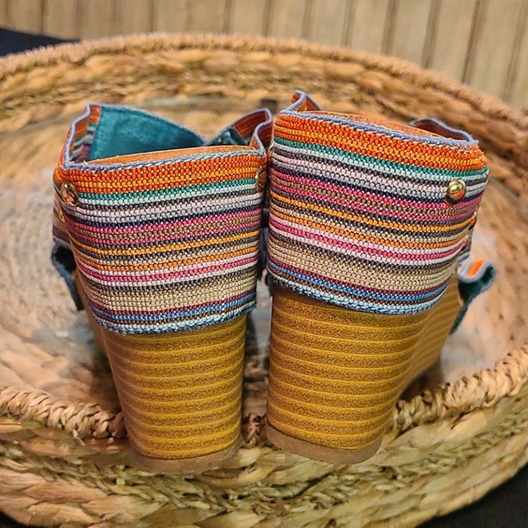 EUC Rocket Dog Criss-cross Wedges size 9.5 - Picture 3 of 9